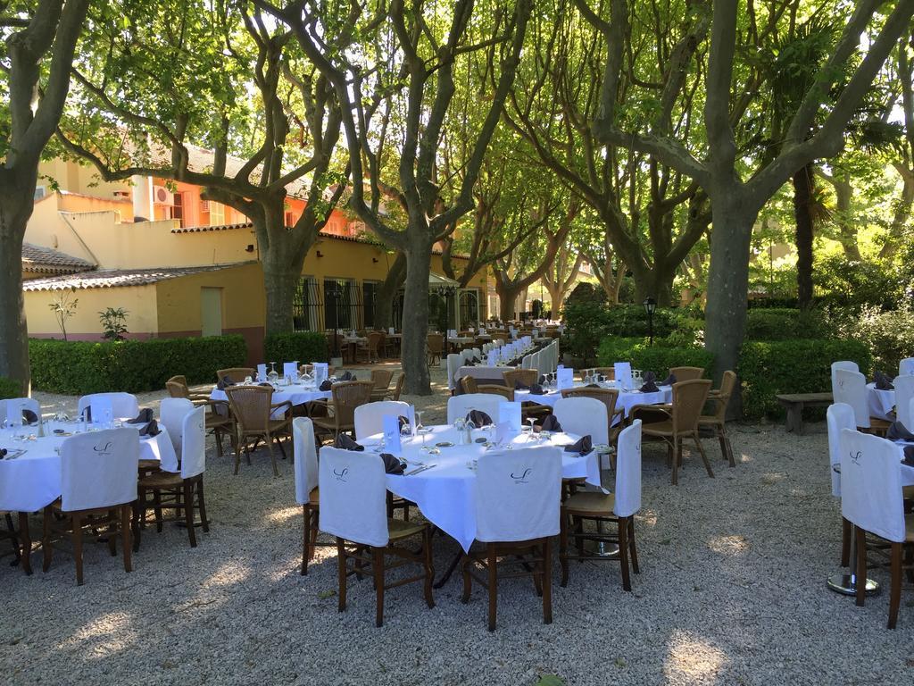 La Touloubre Hotel La Barben Buitenkant foto