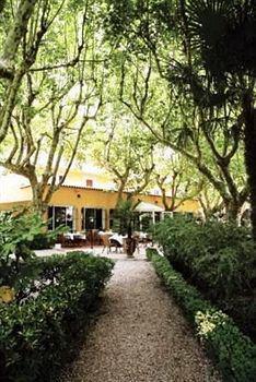 La Touloubre Hotel La Barben Buitenkant foto