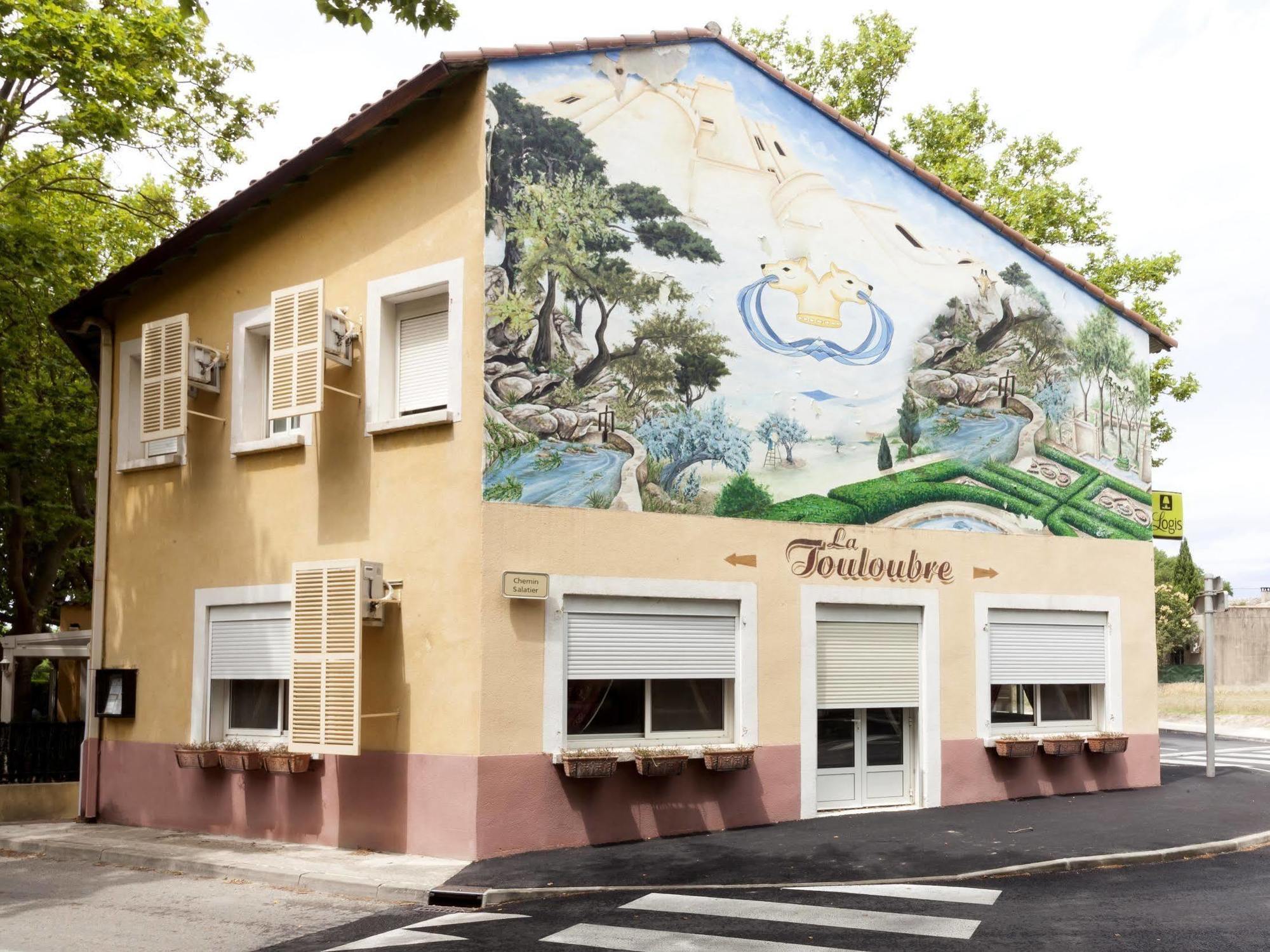 La Touloubre Hotel La Barben Buitenkant foto